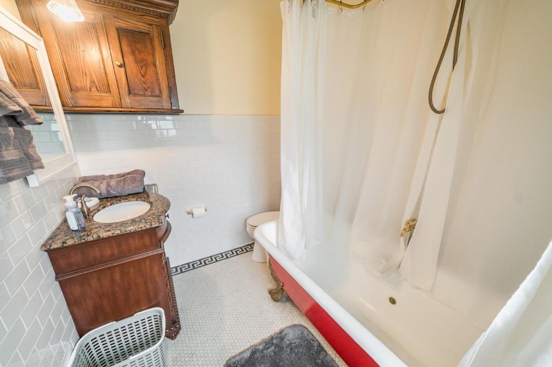 Hotel One Of These Nights - King Sized Bed - Sleeps 2 Lynchburg Zewnętrze zdjęcie