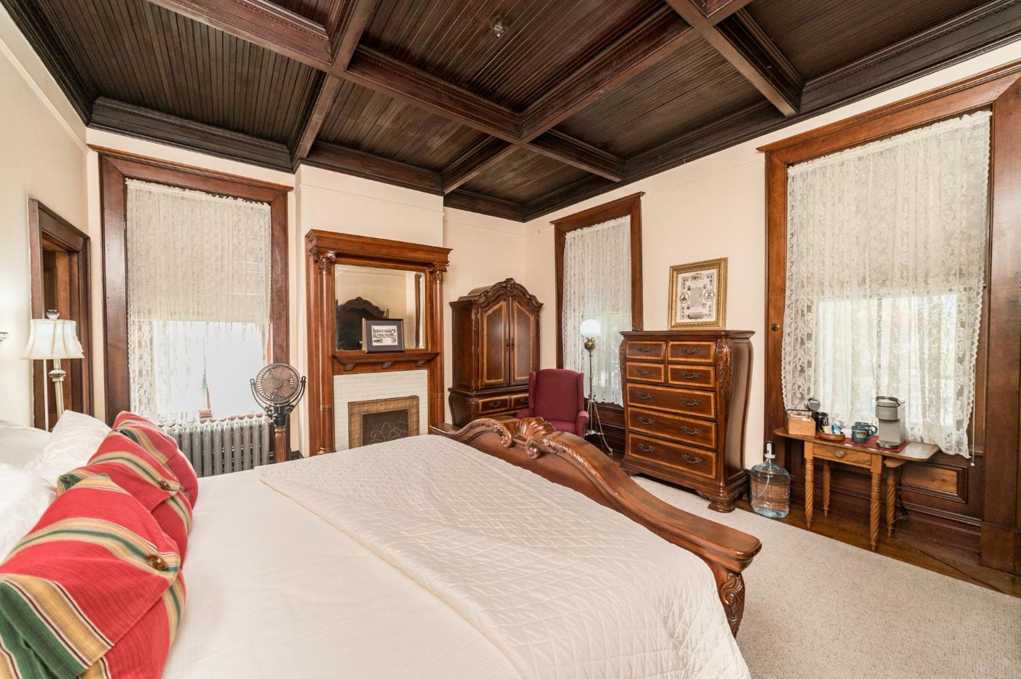 Hotel One Of These Nights - King Sized Bed - Sleeps 2 Lynchburg Zewnętrze zdjęcie
